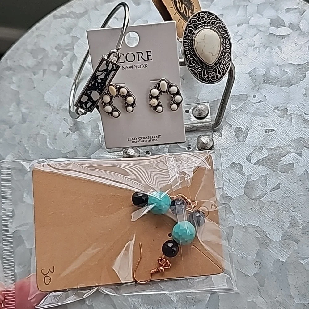 NWT 4 piece jewelry/ accessories lot, brands 806 accessories, Core, and handmade - Picture 8 of 11